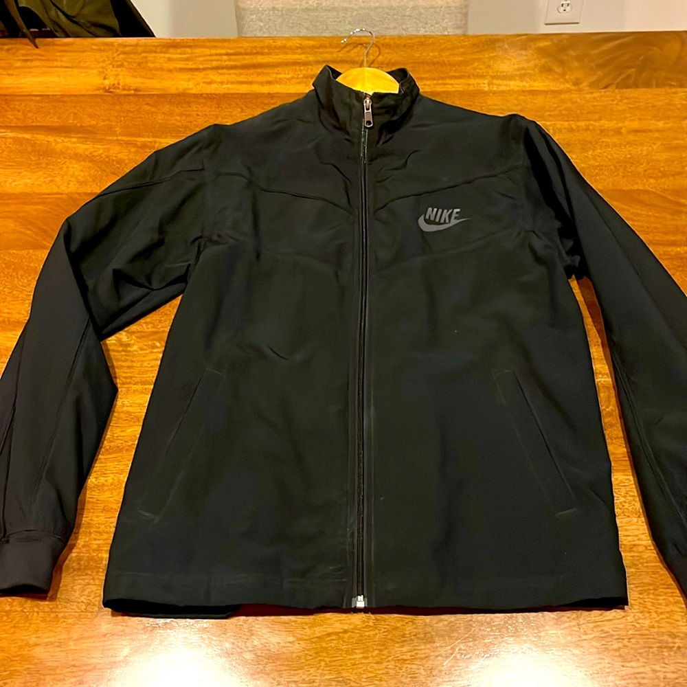 Nike Sportswear Windbreaker with Logo Size Medium